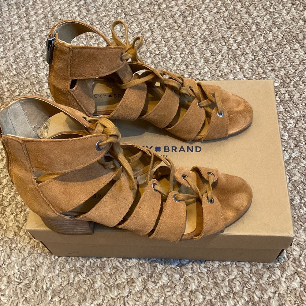 Lucky Brand Suede sandals size 8,5